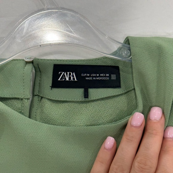 ZARA CUT OUT CREPE TOP APPLE GREEN SIZE MEDIUM - Picture 4 of 4